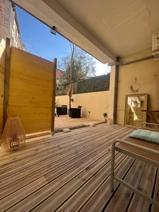 Appart 1 Chambre Intra-Muros Avec Jardin Avignon 0*,  France