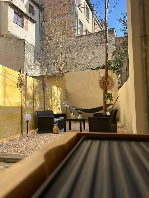 Appart 1 Chambre Intra-Muros Avec Jardin Avignon 0*,