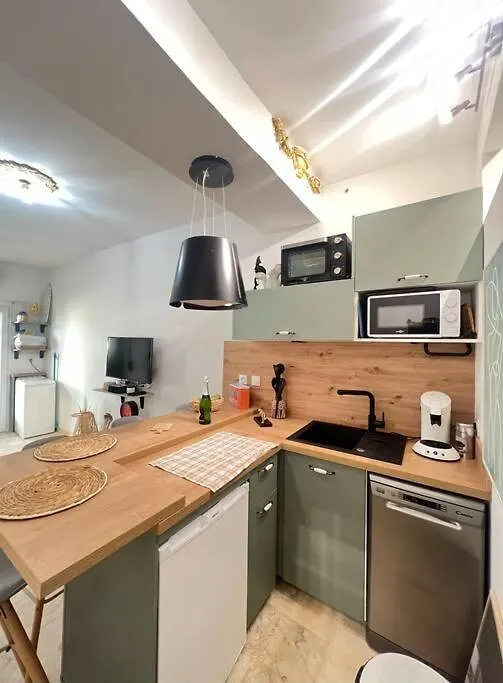 Appart 1 Chambre Intra-Muros Avec Jardin Avignon 0*,
